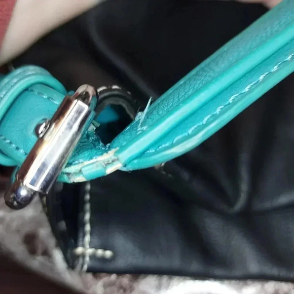 United Colors of Benetton | VINTAGE Pure 80's Slouchy Faux Leather Shoulder Bag - Picture 6 of 17